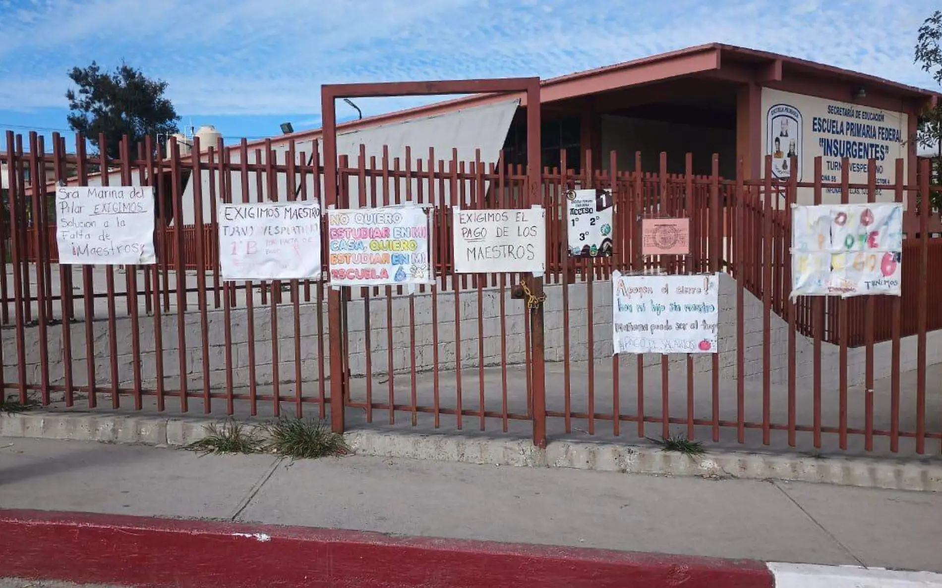 52-cl-escuela primaria cumple una semana sin clases-1